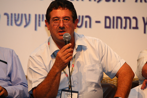 gadi6413.jpg gadi6413.jpg